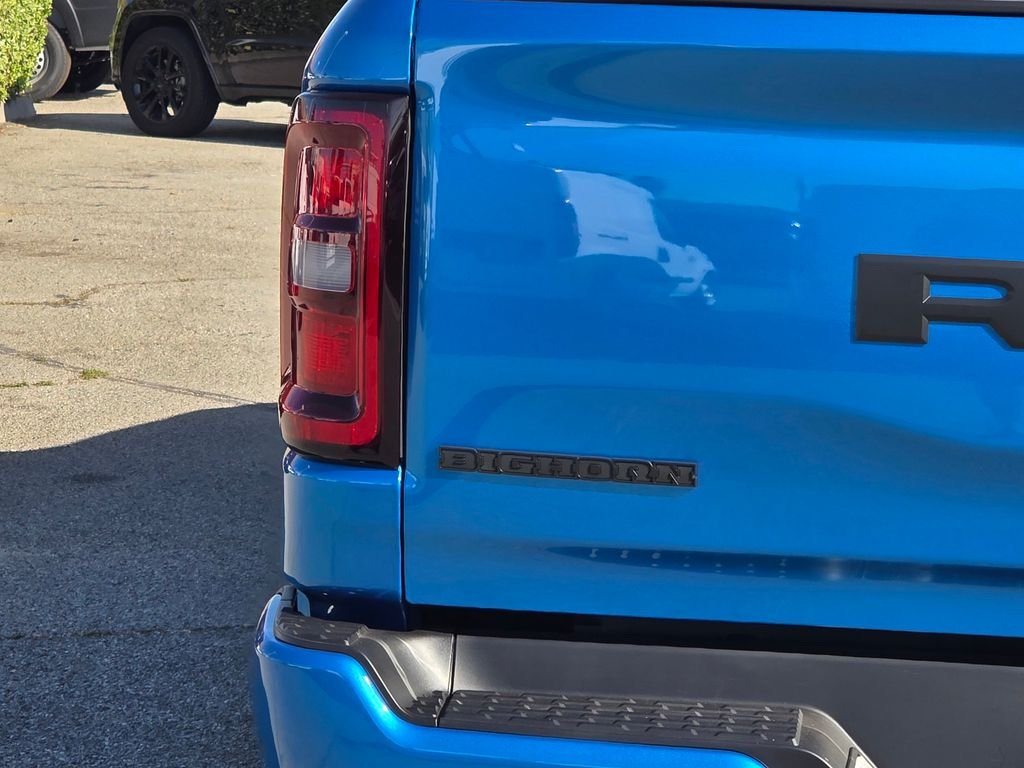 New 2026 Hydro Blue Pearl-Coat Exterior Paint RAM Big Horn/Lone Star image 6