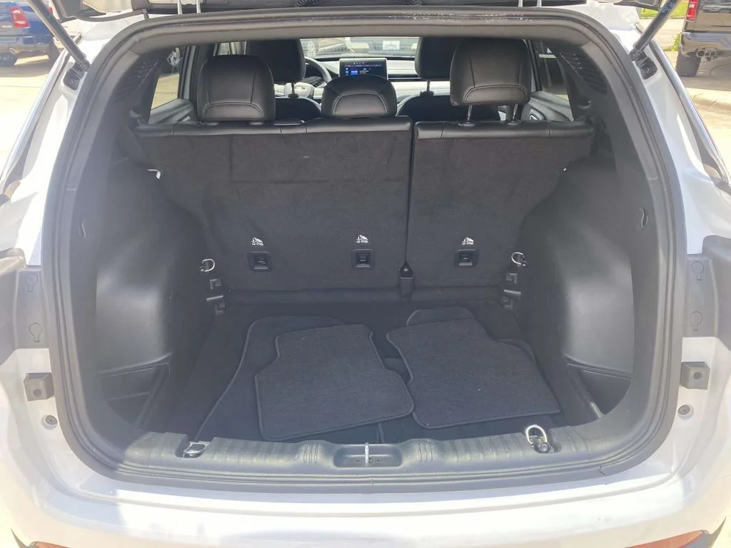 Used 2024 White Jeep Latitude image 14