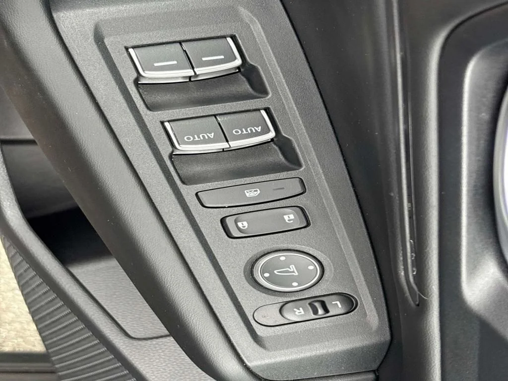 Used 2023  Honda EX image 6