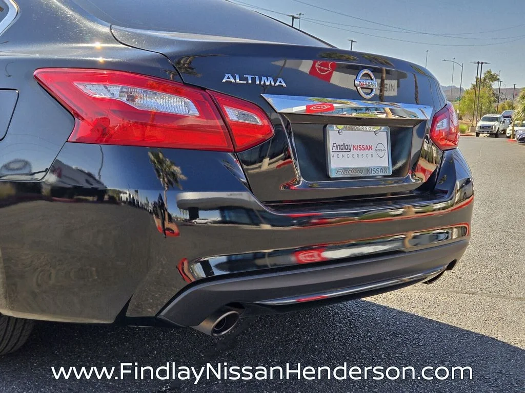 Used 2016 Black Nissan 2.5 S image 5