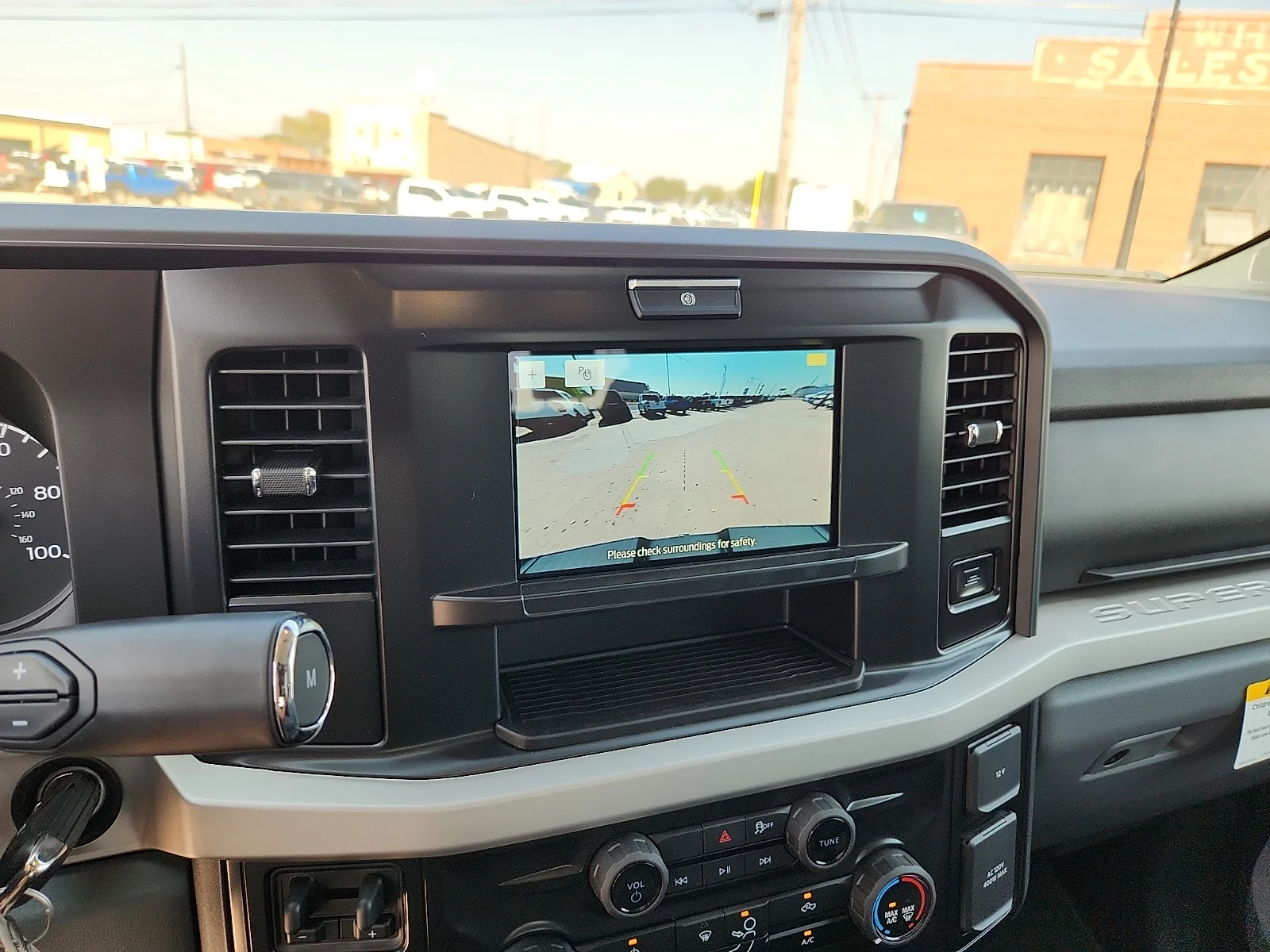 New 2027 Oxford White Ford XLT image 23