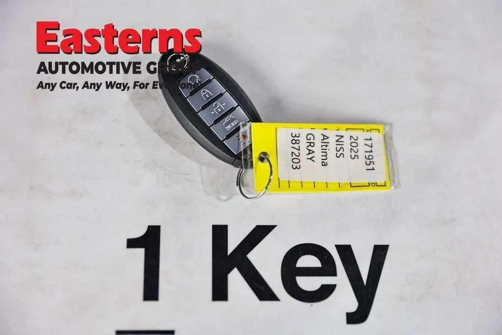 Used 2025 Gray Nissan 2.5 SV image 27