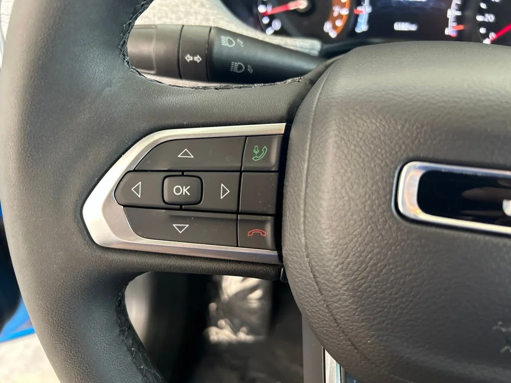 Used 2025 Blue Jeep Latitude image 43