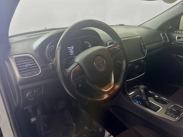 Used 2020 Gray Jeep Laredo image 9