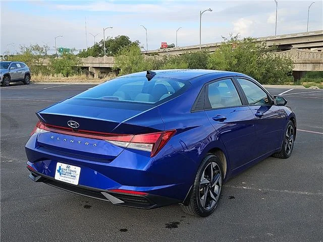 Used 2023  Hyundai SEL (IVT) image 4