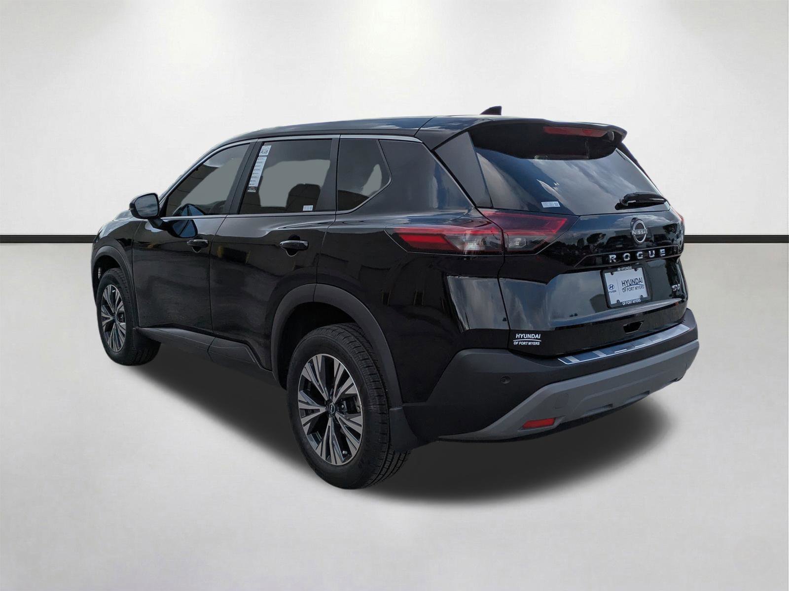 2023 Nissan Rogue SV - Photo 7