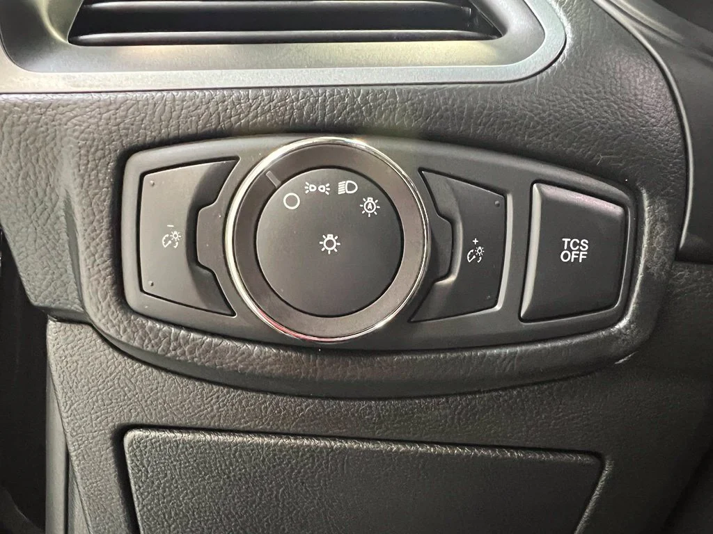 Used 2019 Black Ford SE image 18