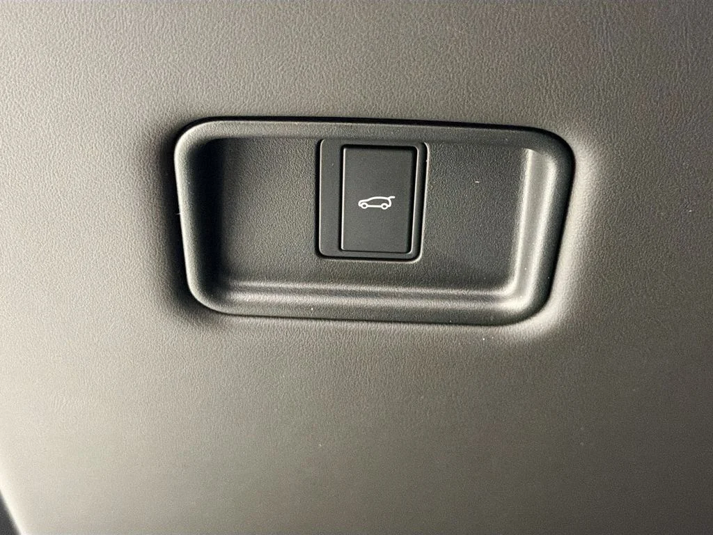 New 2026 Fuji White Land Rover Dynamic SE image 10