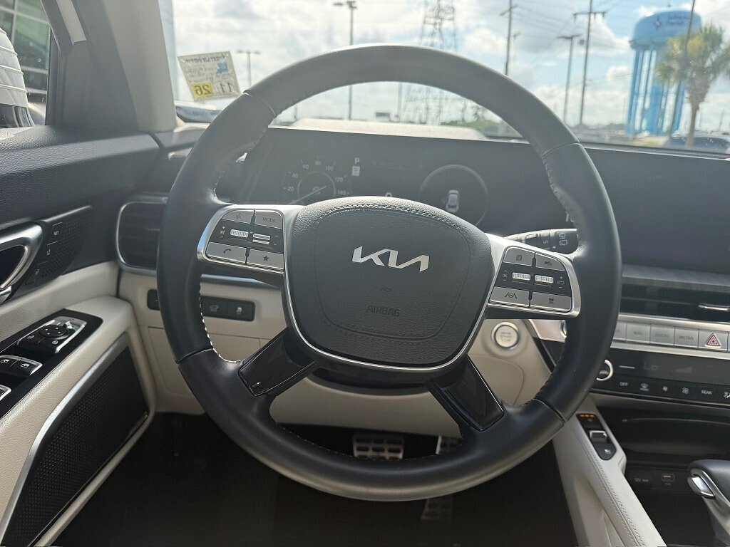 Used 2023 Glacial White Pearl Kia SX image 13