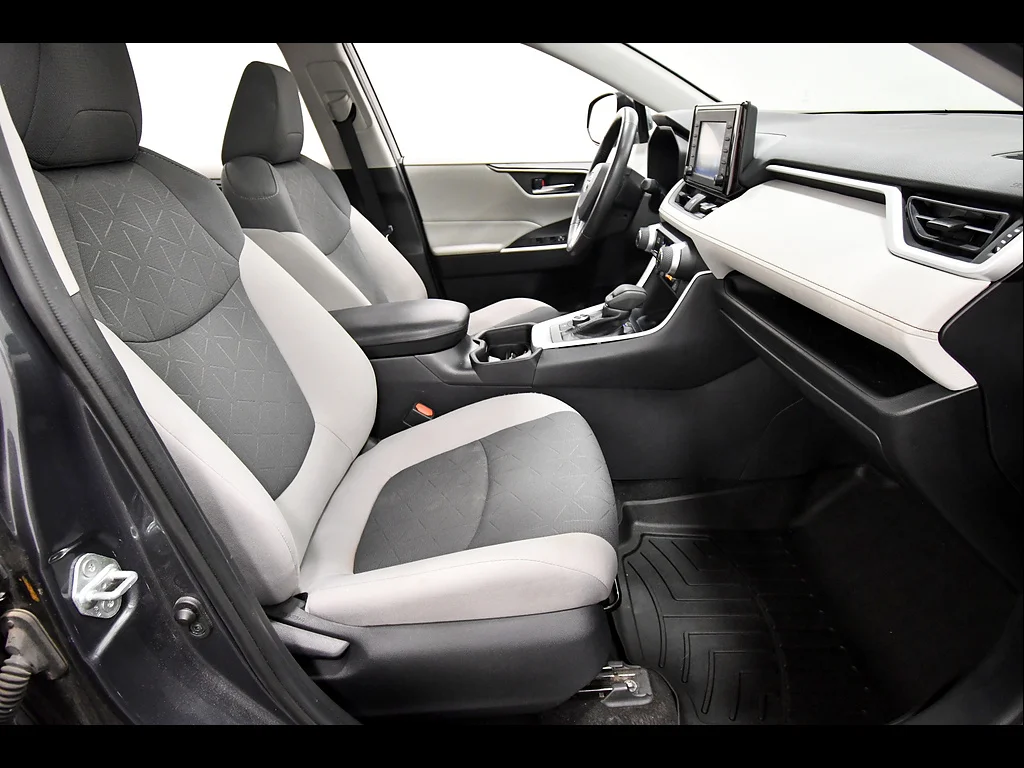 2019 Toyota RAV4 XLE - Photo 19