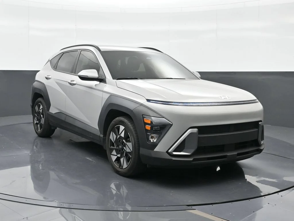 Used 2024 Gray Hyundai SEL image 4