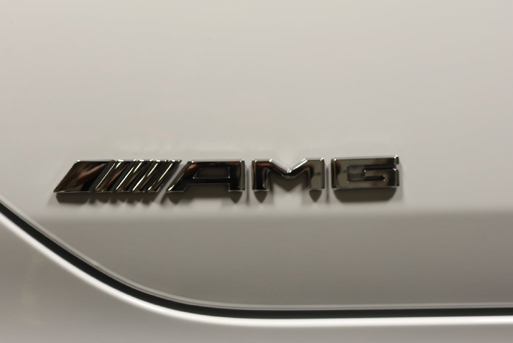 New 2027 MANUFAKTUR Moonlight White Metallic Mercedes-Benz  image 9