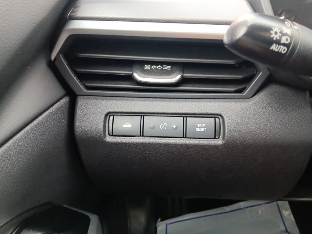 Used 2025 Scarlet Ember Nissan 2.5 SR image 17