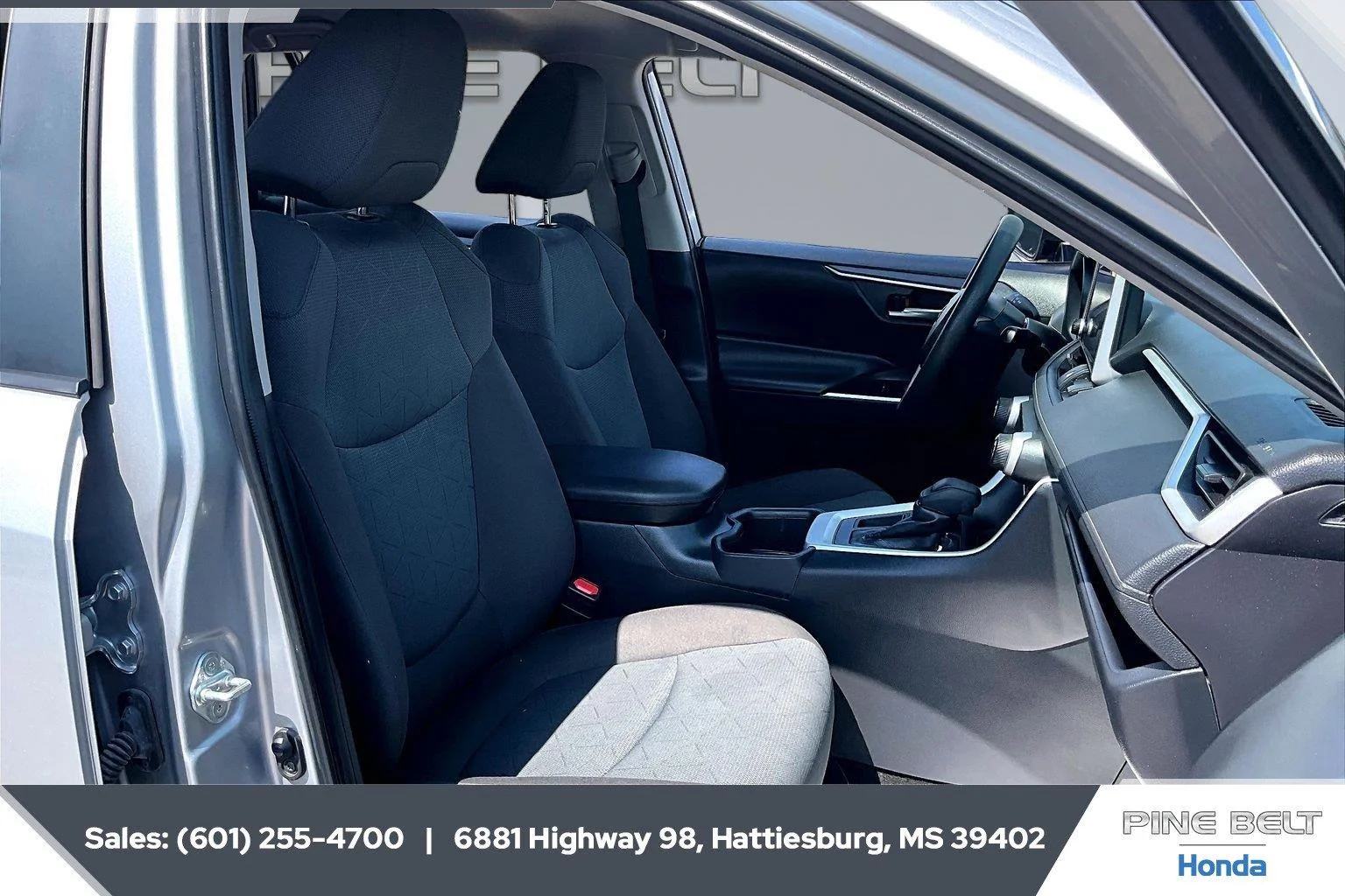 Used 2025 Silver Sky Metallic Toyota XLE image 6