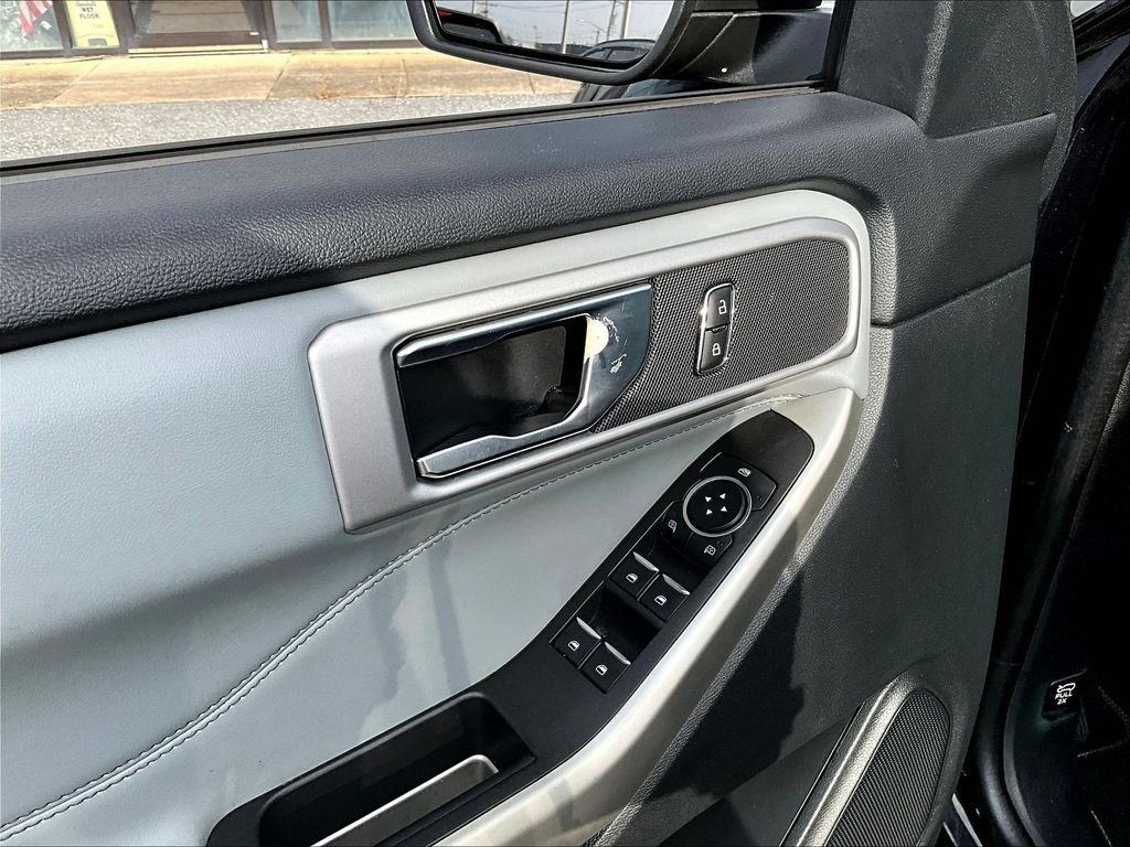 Used 2021 Black Ford XLT image 19