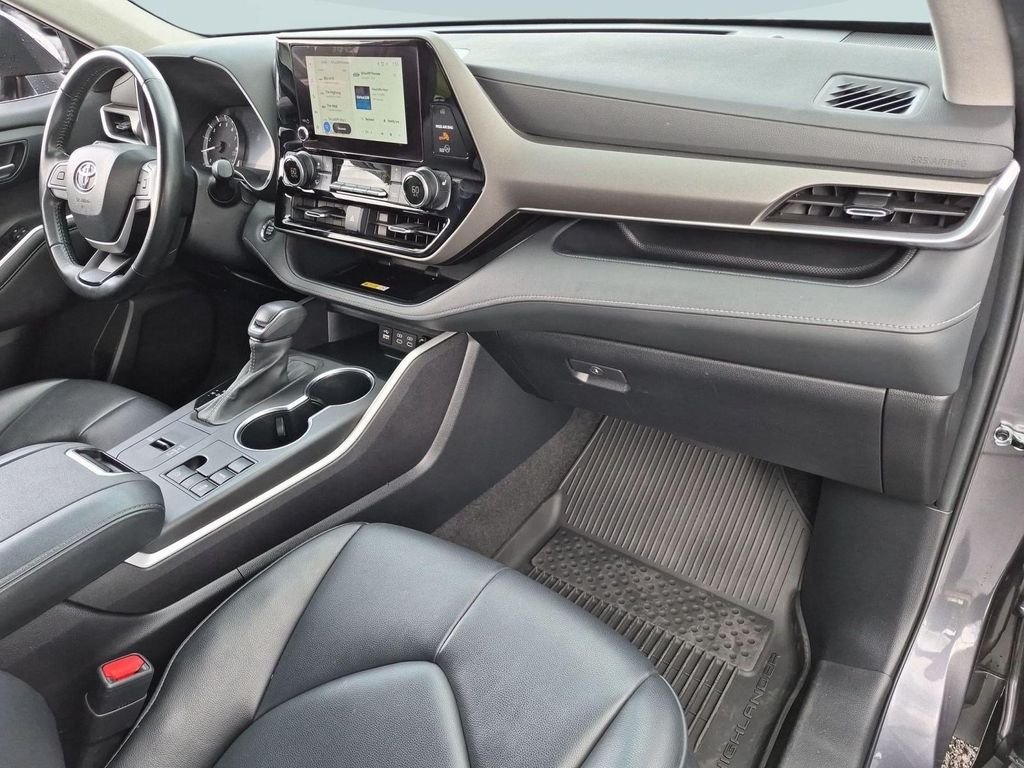 Used 2023 Magnetic Gray Metallic Toyota XLE image 27