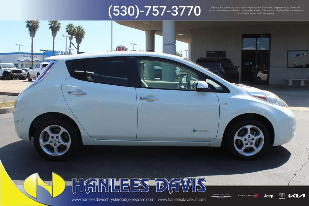 Used 2012 White Nissan SV image 6