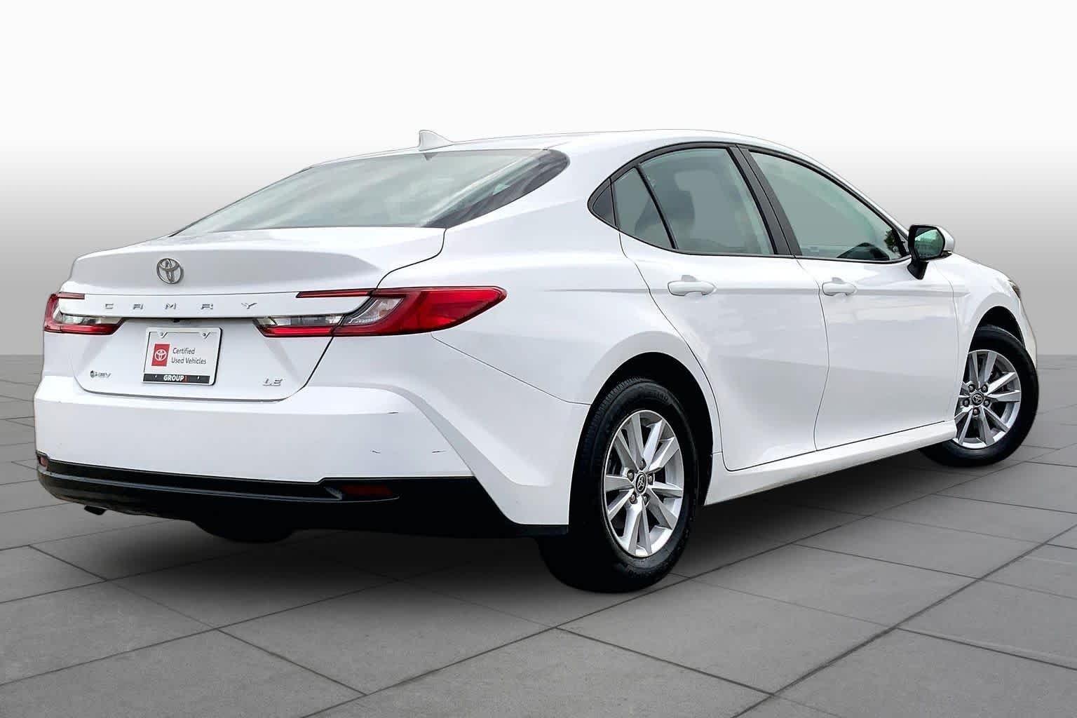 Used 2025 Ice Cap Toyota LE image 13