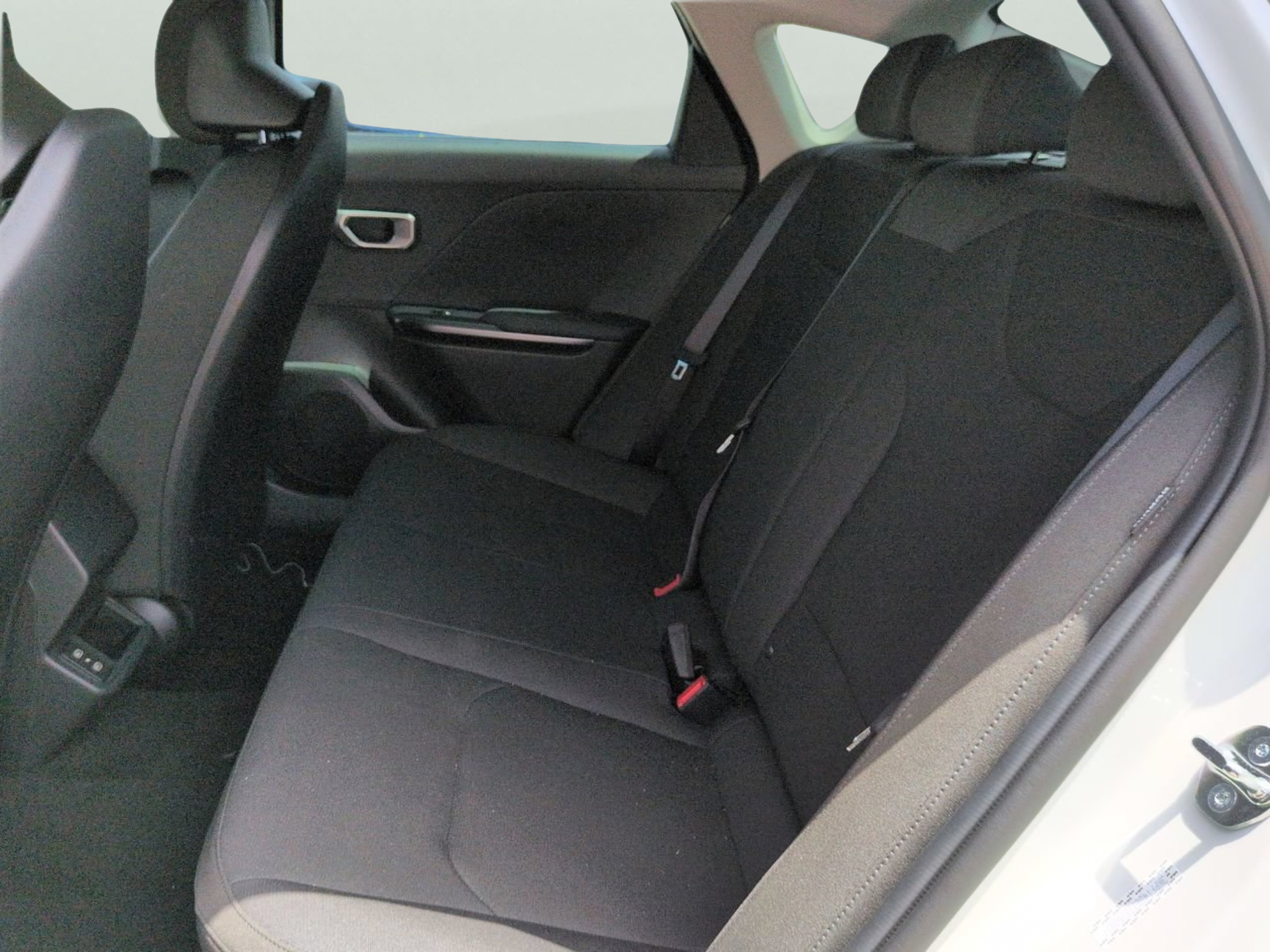 New 2026 Snow White Pearl Kia LXS image 11