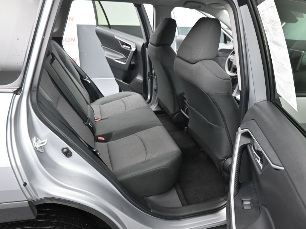 2023 Toyota RAV4 XLE - Photo 23