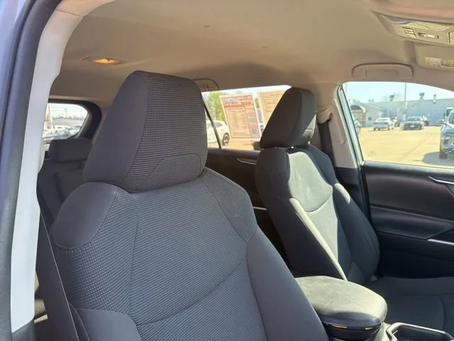 2019 Toyota RAV4 LE - Photo 51