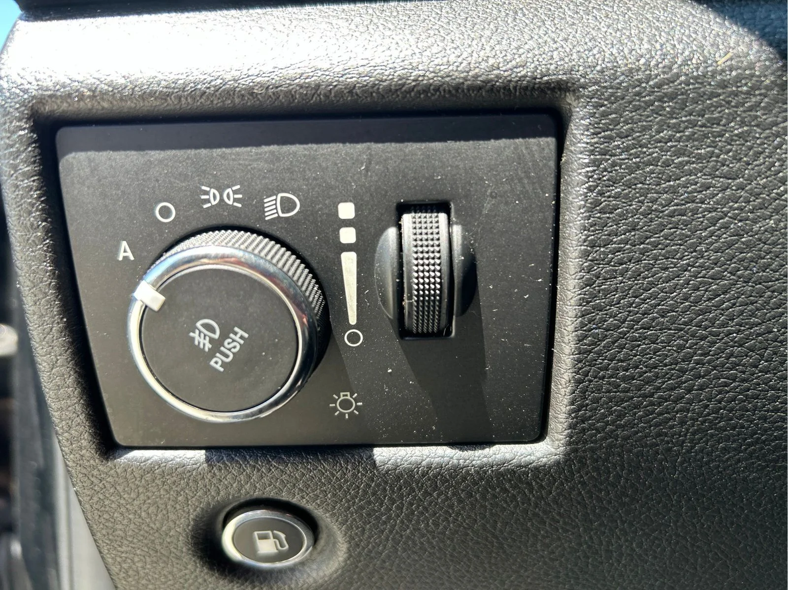 Used 2018 Diamond Black Jeep Altitude image 25