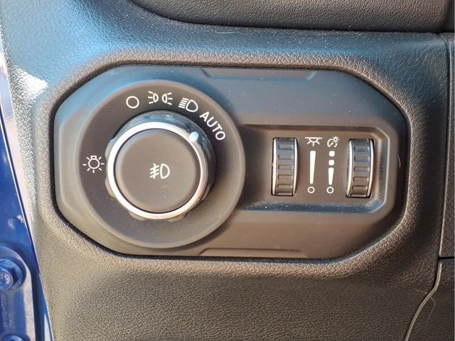 Used 2018 Blue Jeep Sahara 4x4 image 15