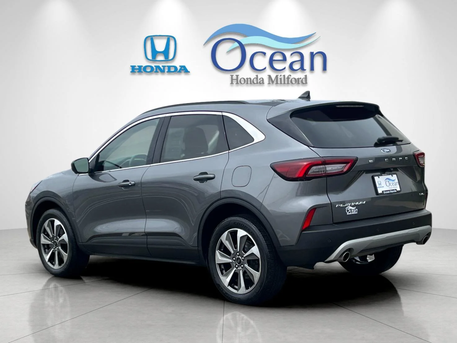 Used 2024 Carbonized Gray Metallic Ford Platinum image 5