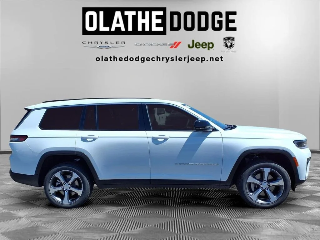 New 2026 Bright White Clear-Coat Exterior Paint Jeep Limited image 29
