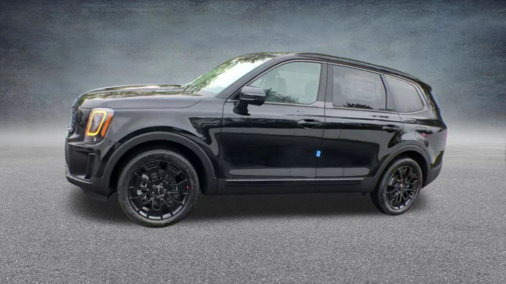 Used 2022 Black Kia EX image 9