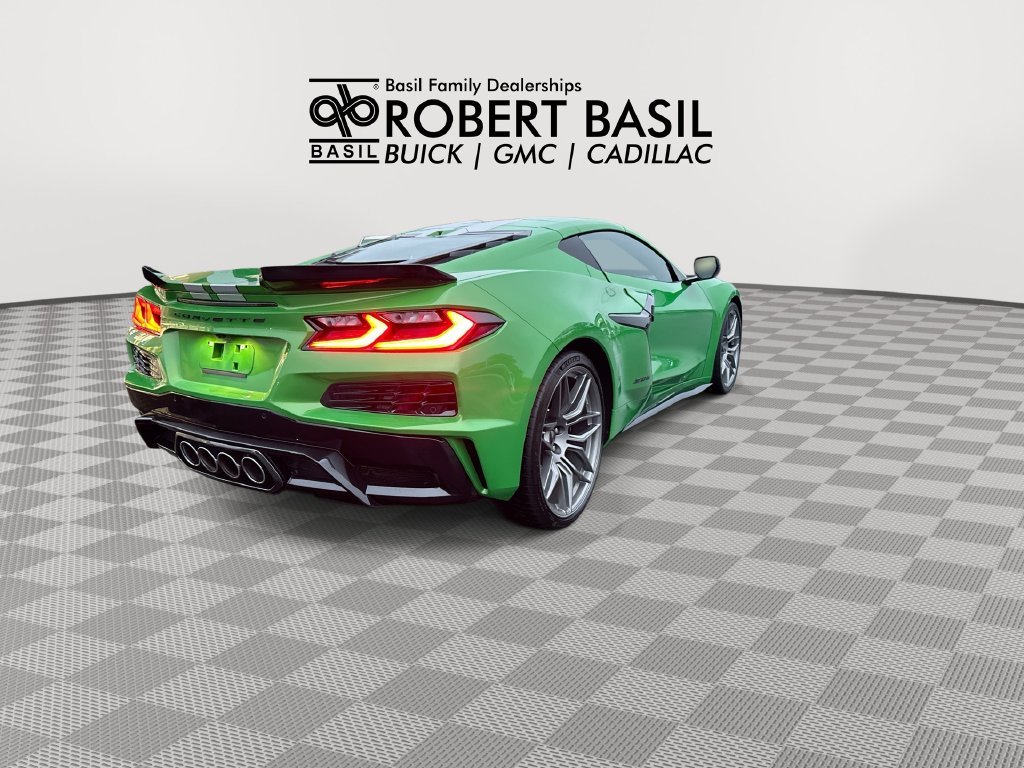 Used 2026 Green Chevrolet Z06 image 8