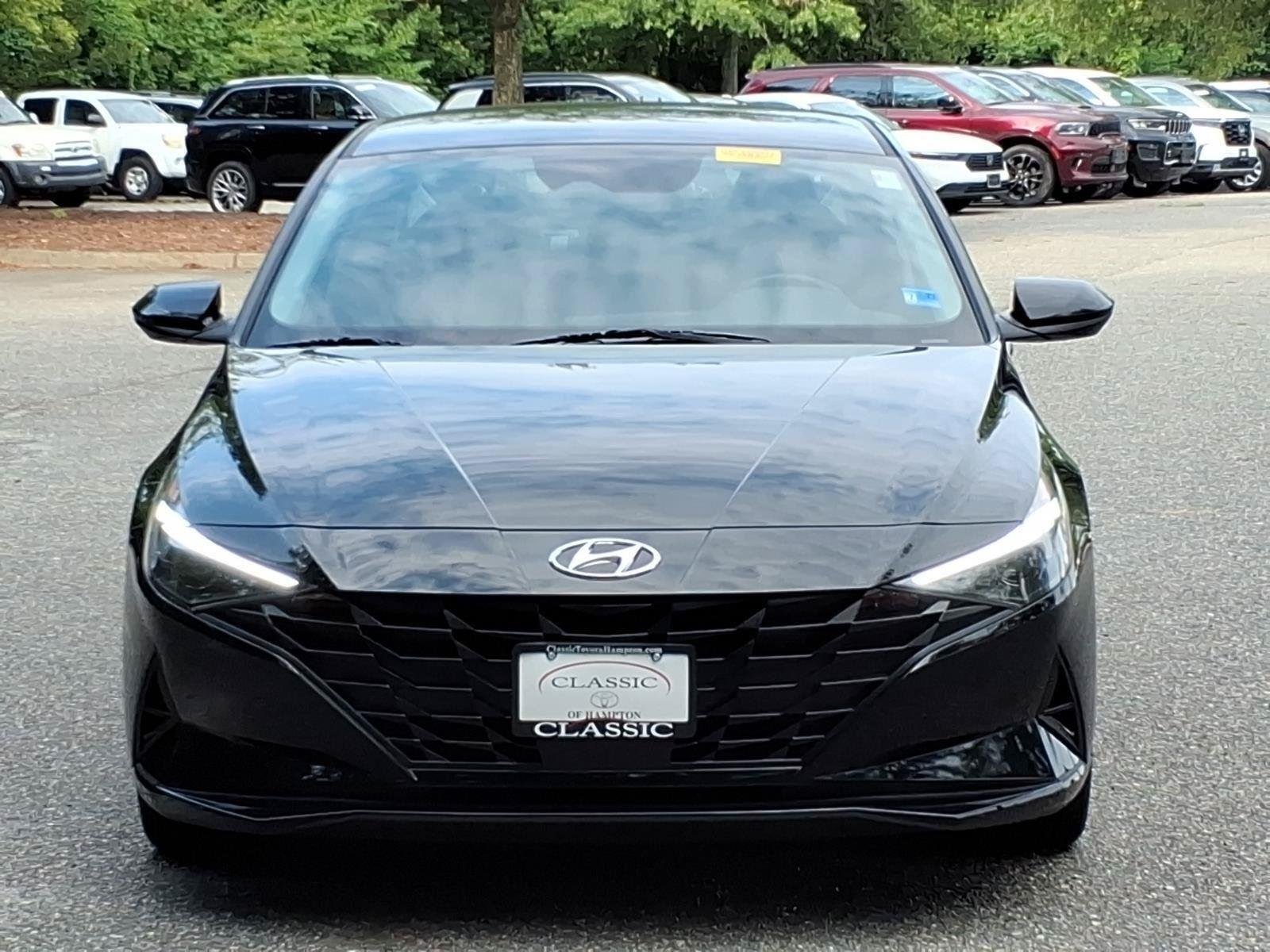 Used 2023 Onyx Black Hyundai SEL image 2