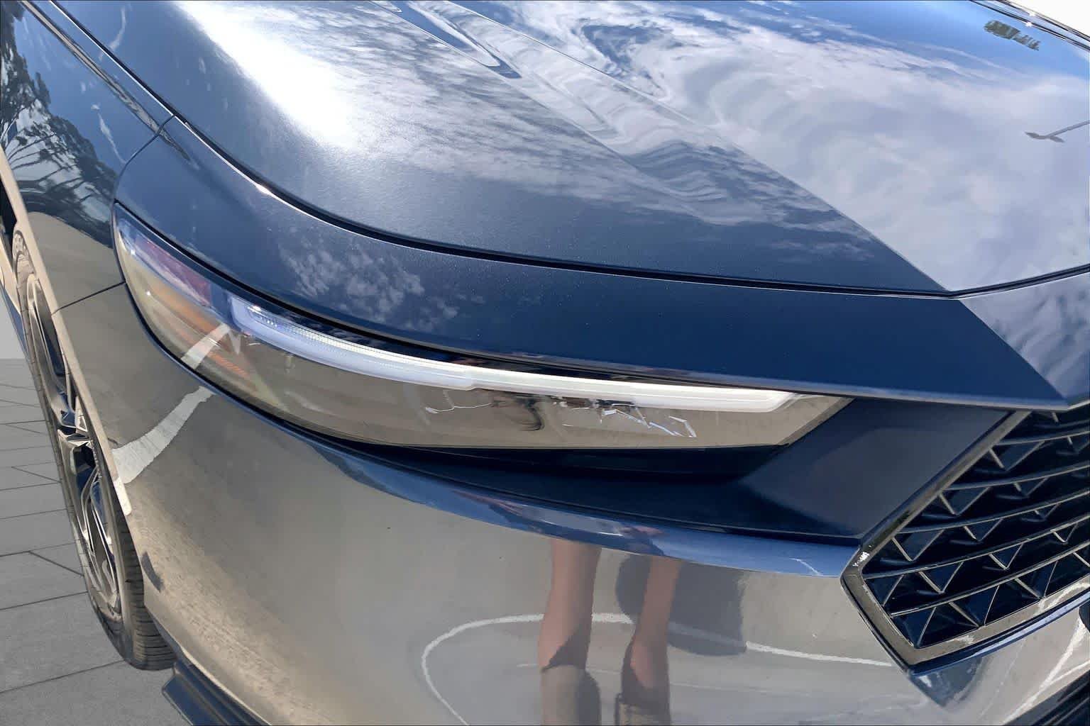 Used 2025 Meteorite Gray Metallic Honda SE image 27
