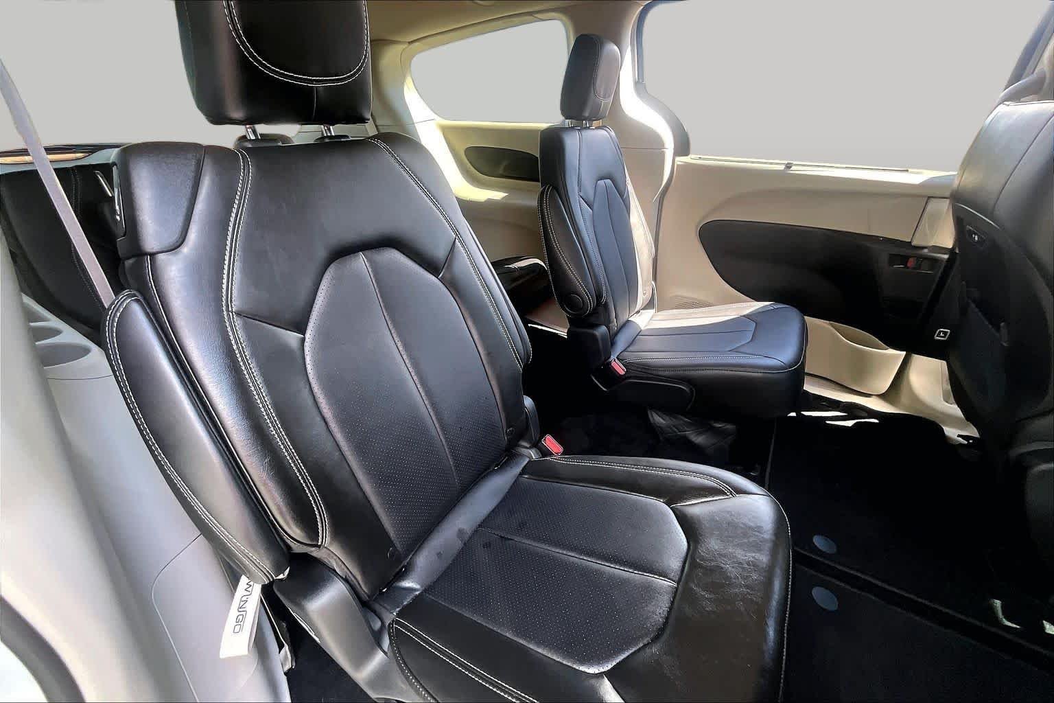 Used 2024 Bright White Clearcoat Chrysler Touring L image 19