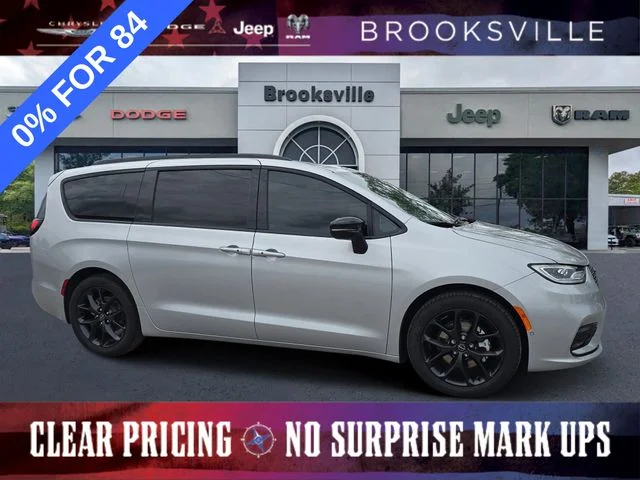 2026 Chrysler Pacifica Limited's photo