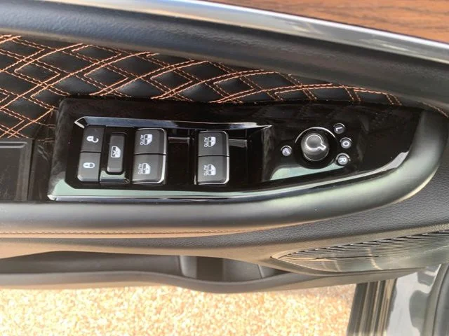 Used 2023 Brown Jeep  image 10
