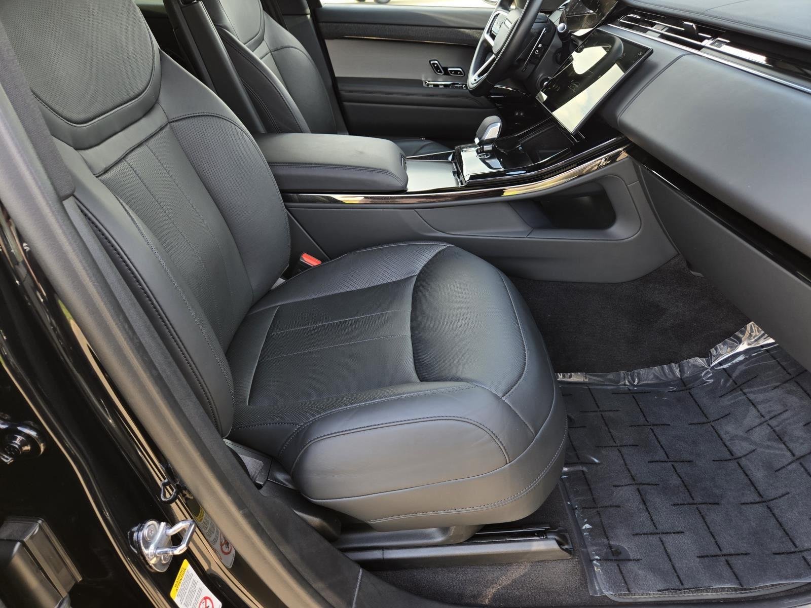 Used 2025 Santorini Black Metallic Land Rover SE image 28