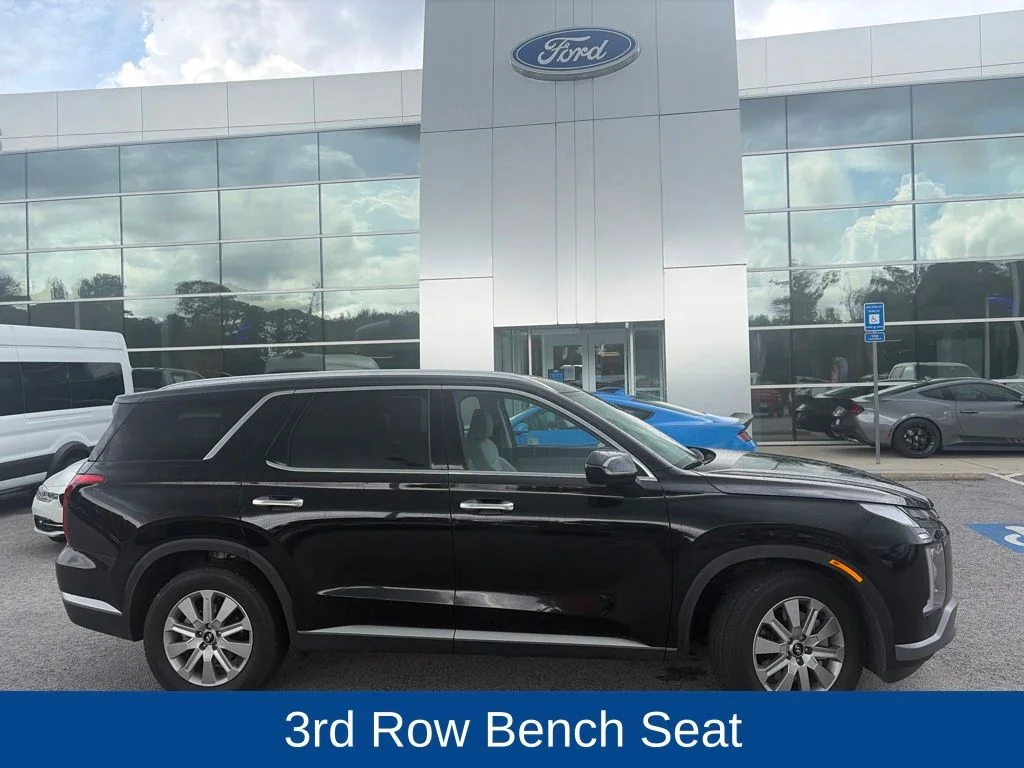 Used 2025 Black Hyundai SEL image 4