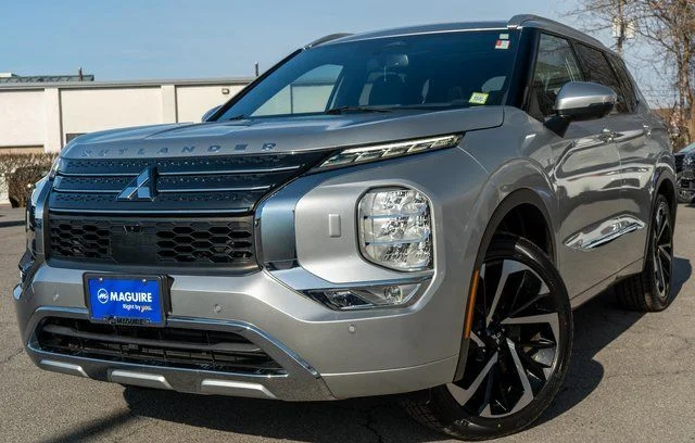 2022 Mitsubishi Outlander SEL S-AWC's photo