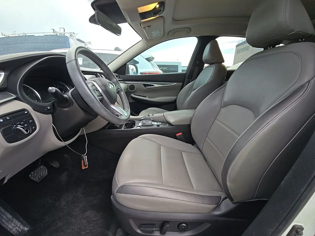 Certified Used 2023 White INFINITI LUXE image 7