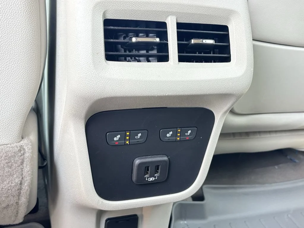 Used 2023 WHITE FROST TRICOAT GMC Denali image 22