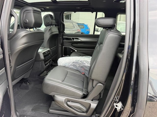 New 2026 High Gloss Black Exterior Paint Jeep Limited Reserve image 11