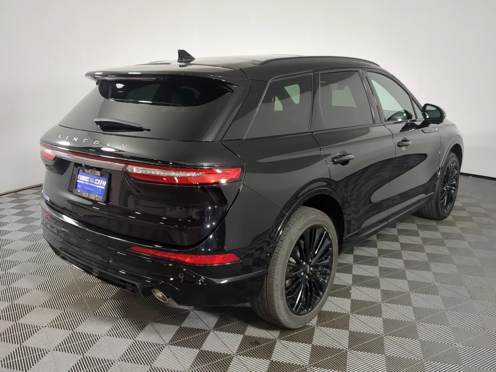 Used 2024 Infinite Black Metallic Clearcoat Lincoln Reserve image 9