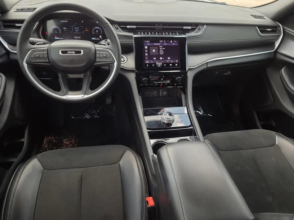 Used 2023 Red Jeep Altitude image 19