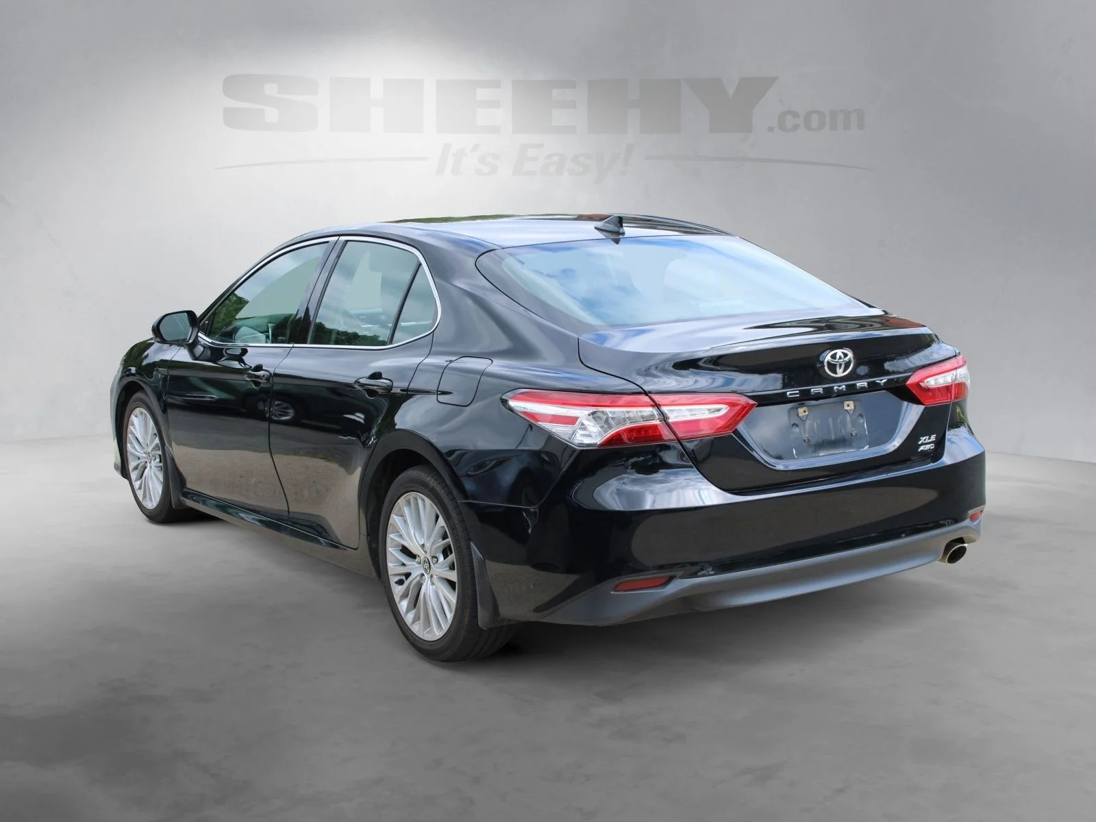 Used 2020 Black Toyota XLE image 8