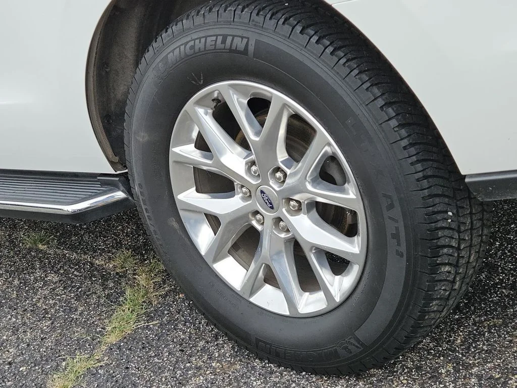 Used 2021 White Metallic Ford XLT image 10