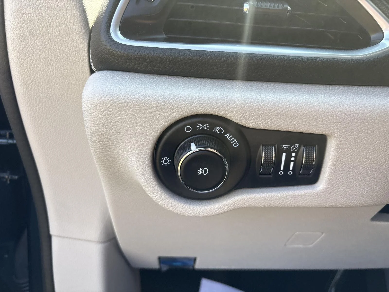 Used 2022 Fathom Blue Pearlcoat Chrysler Limited image 21