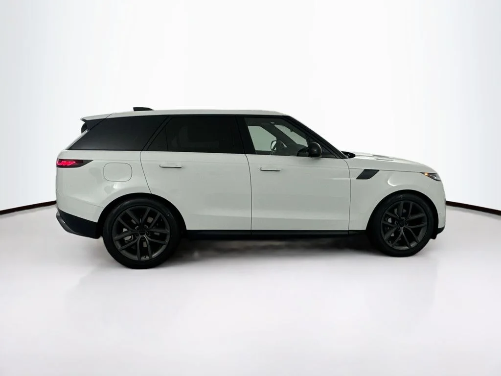 New 2026 Fuji White Land Rover SE image 4