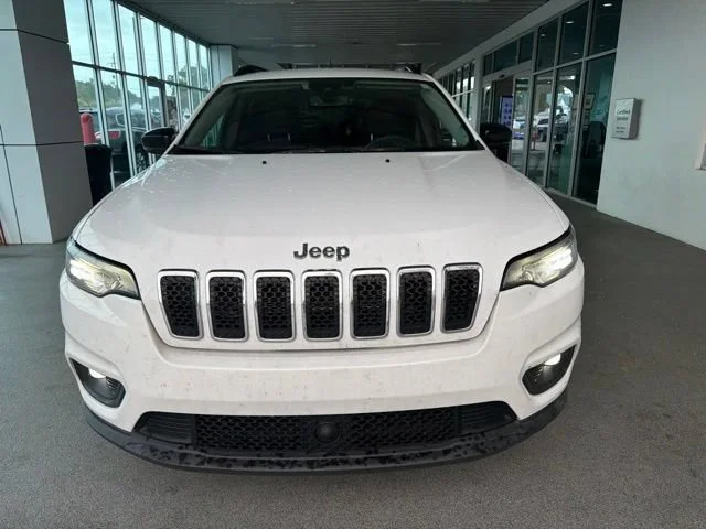 Used 2022 Bright White Clearcoat Jeep Latitude Lux image 2