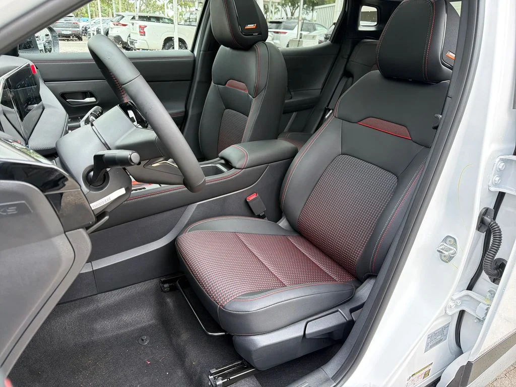 New 2026 Aspen White TriCoat / Super Black Two-tone Nissan SR image 29